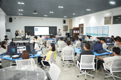 西安工商学院成功举办“AI创作工坊 AI探索与实践”开发者沙龙