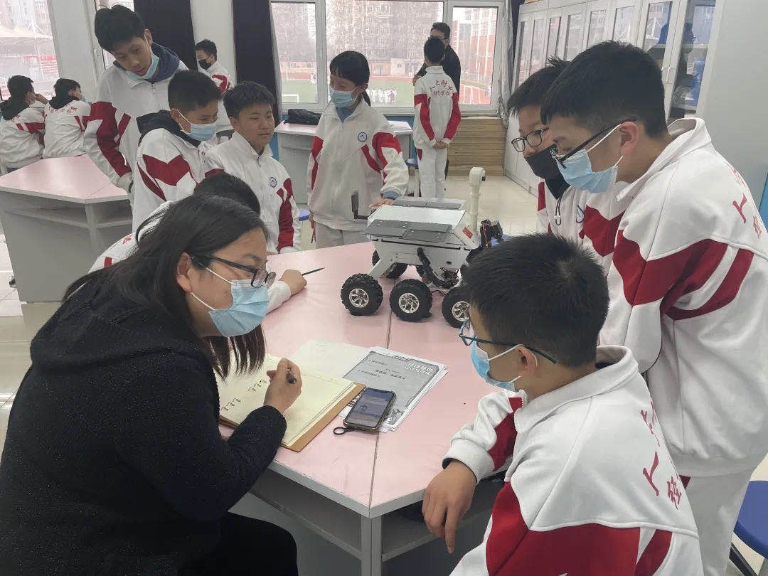 人大附中北京经济技术开发区学校 融合基础教育与科技创新的教育新典范