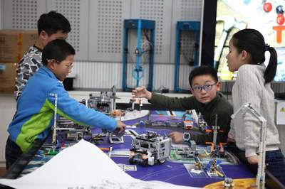 少年强则科技兴 低碳科技馆荣膺全国青少年科技教育工作五星表彰