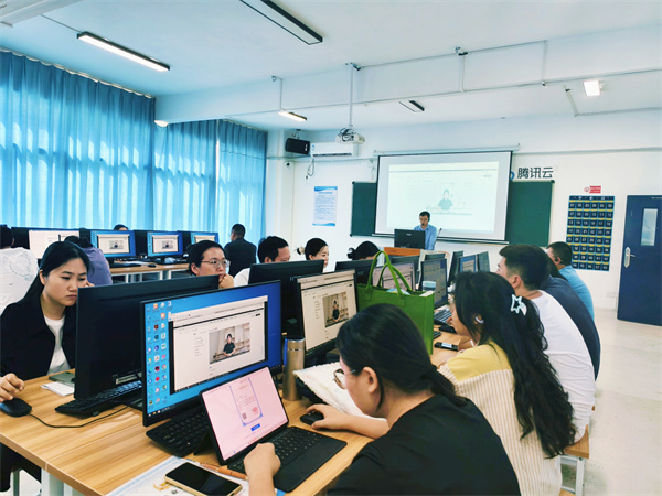 厦门华天涉外职业技术学院 融合教育科技，驱动技术开发新篇章